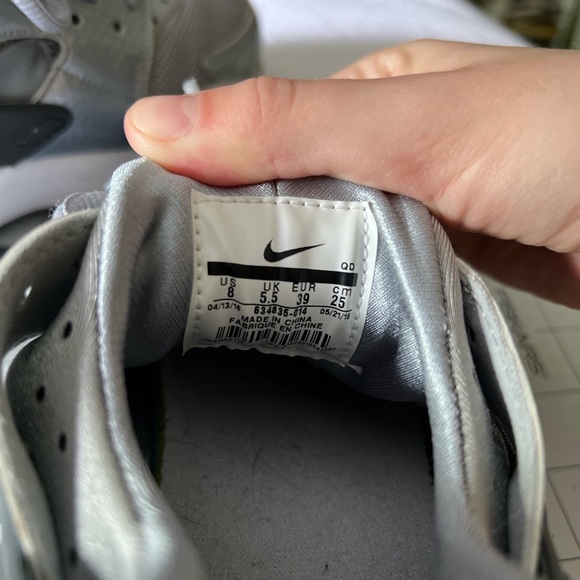 NIKE HUARACHES WOMEN’S SIZE 6.5/7 - Picture 3 of 5